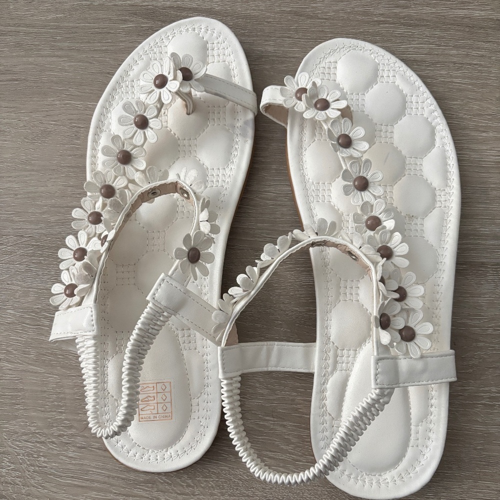 Size 8 white sandals
